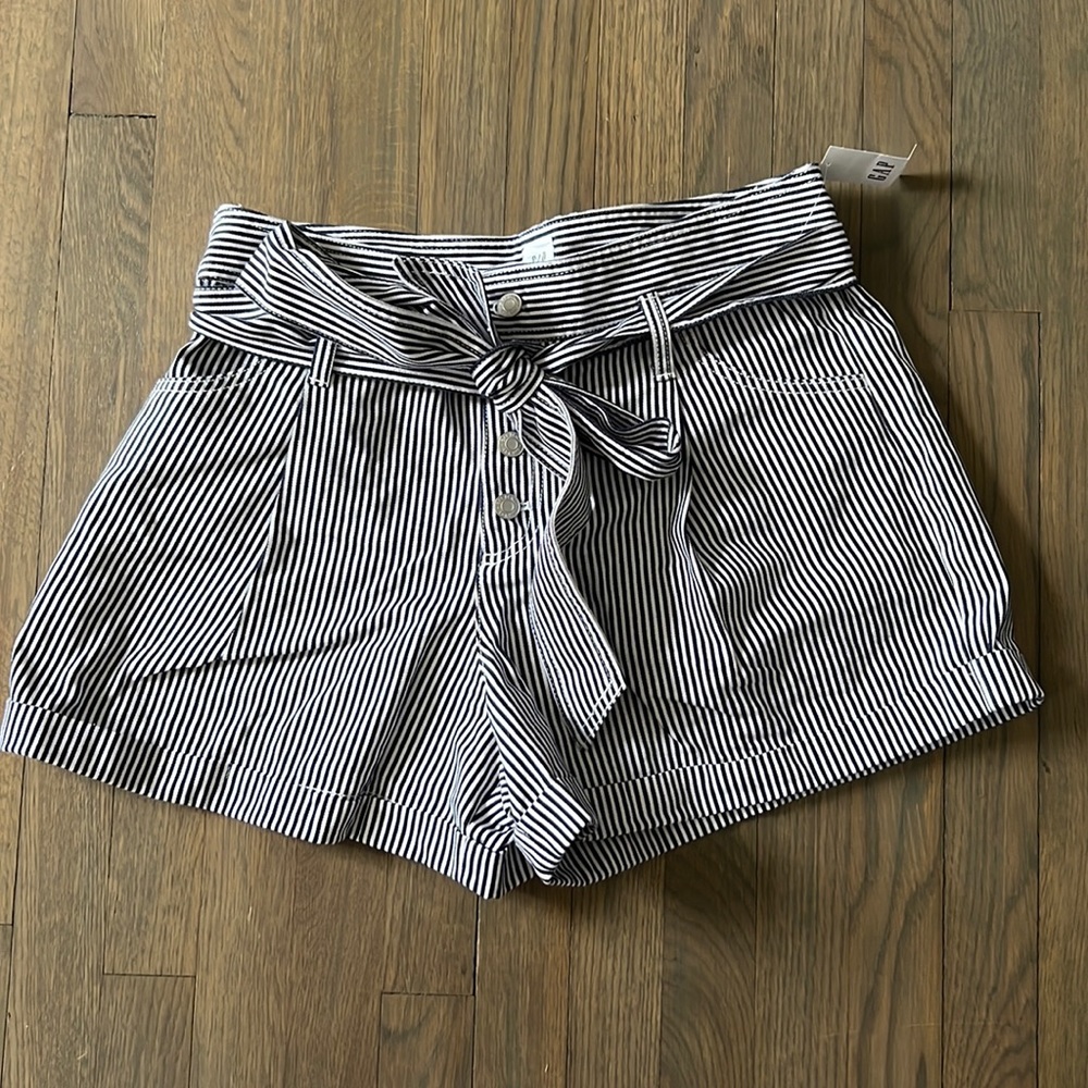 Gap NWT high waisted shorts🎉😍